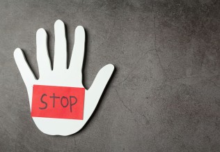 Stop aux violences. 