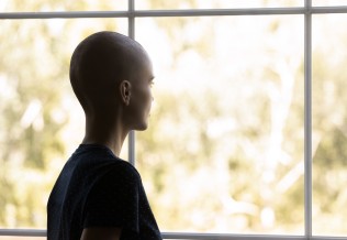 Femme atteinte d'un cancer