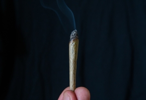 Le cannabis pourrait être plus nocif que le tabac pour les poumons