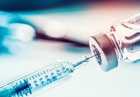 Vaccin Moderna : le ministère table sur un “passage massif” en ville dès juin